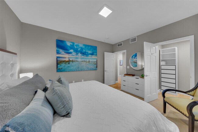 Building Photo - 616 Riviera Isle Dr