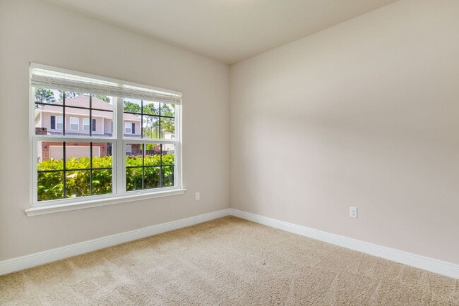 Building Photo - Welcome to this exquisite 4-bedroom, 2-bat...