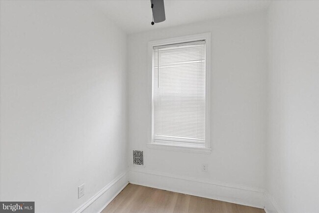 Building Photo - 2054 W Glenwood Ave