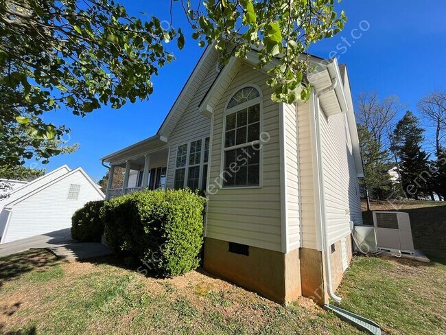 Building Photo - 1248 Brookfield Ct NE