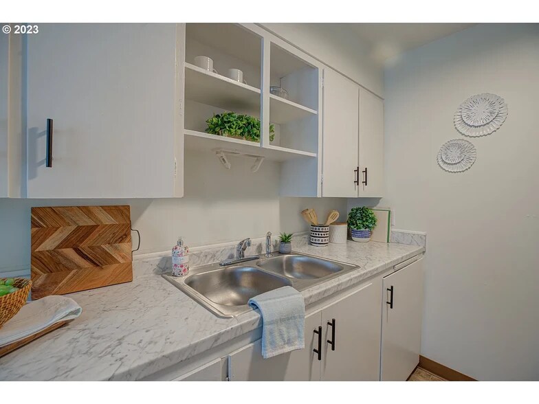 KITCHEN - 707 NE 92nd Ave