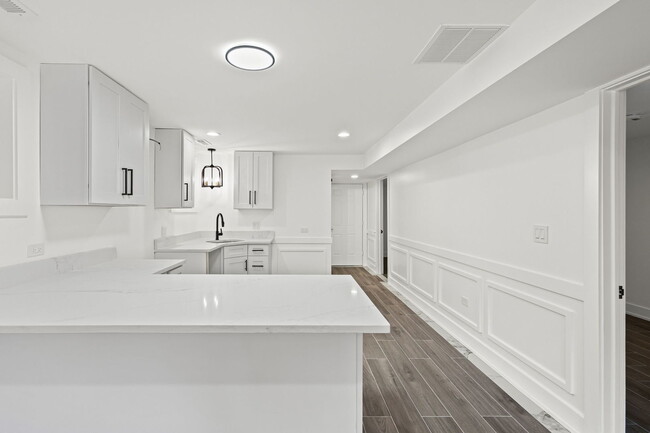 Building Photo - 3934 N Sawyer Ave