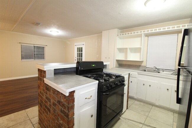 Building Photo - 6631 Castlebay Dr