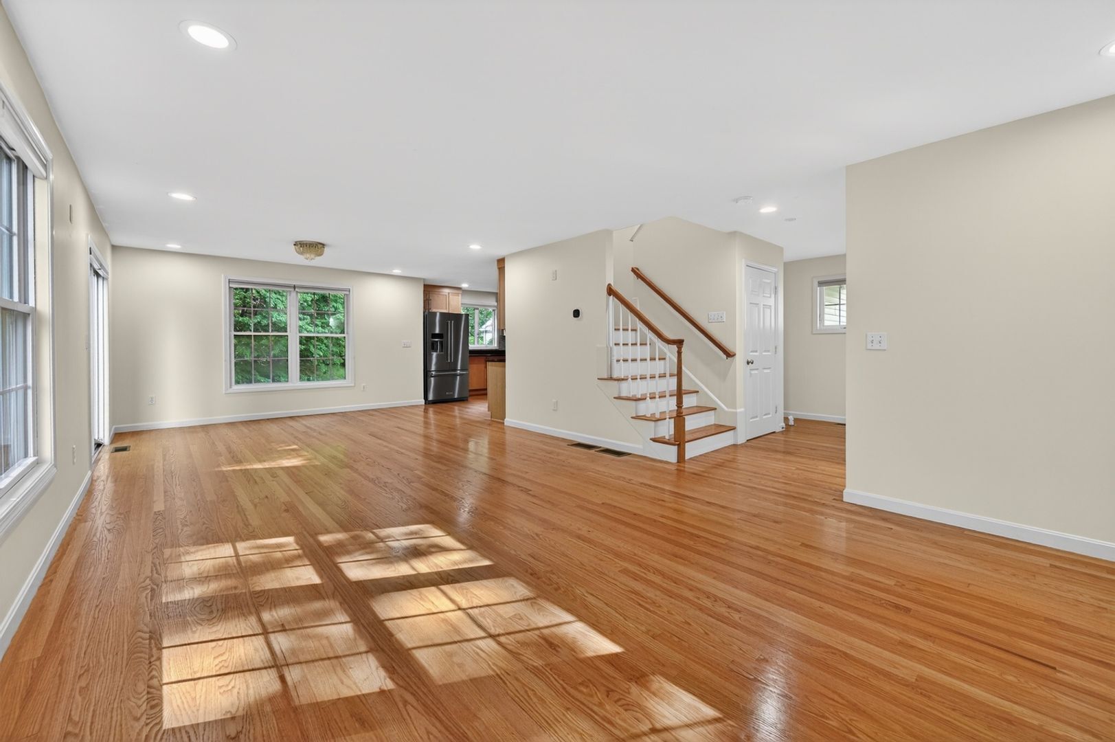 Building Photo - 6 Whitman Ln