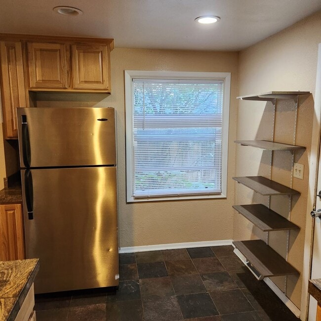 Building Photo - 4 Bed | 2 Bath House in the lower Rattlesnake