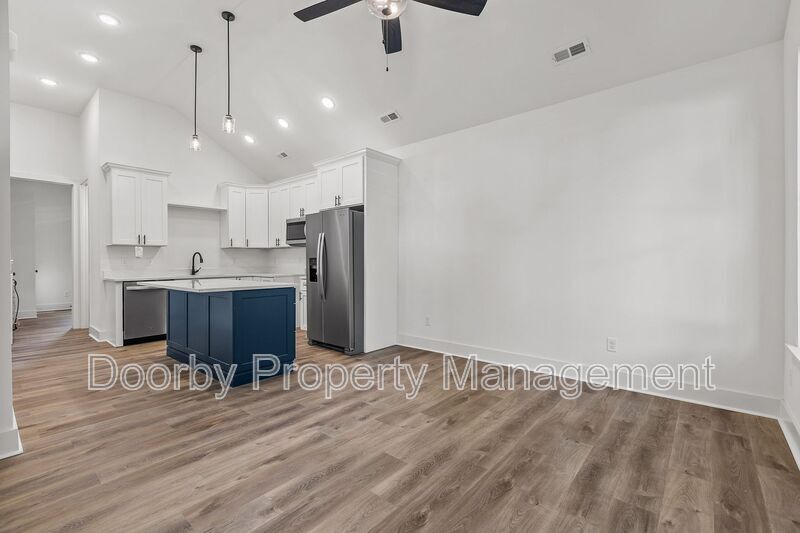 Building Photo - 2305 Kirby Ave