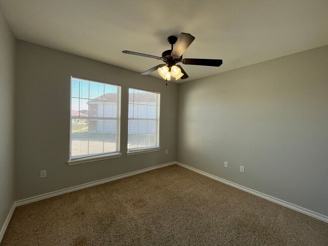 Building Photo - 2901 Dante Dr