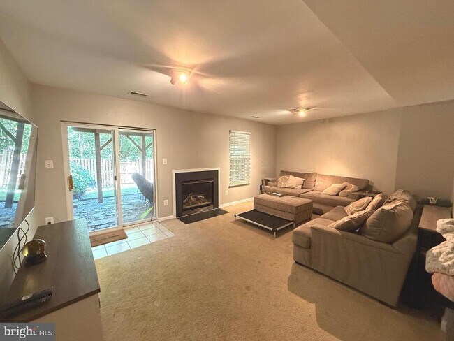 Building Photo - 8807 Howland Pl