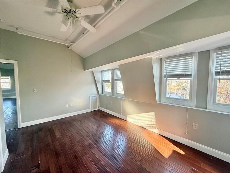 Building Photo - 23 Peck Ln