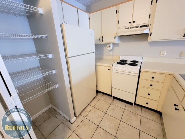 Building Photo - 2 Bedroom Condo At College Place