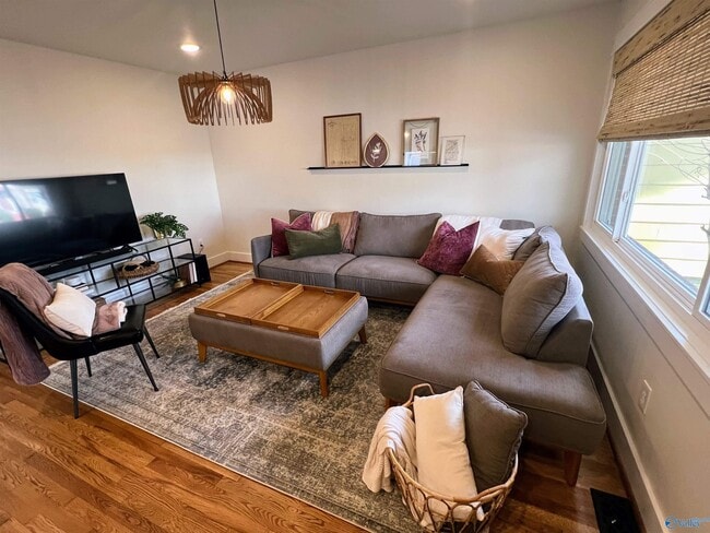 Building Photo - 1612 NE Wellman Ave