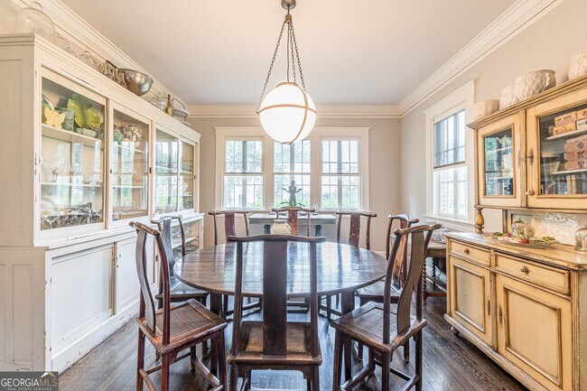 Building Photo - 1878 Cambridge Ave