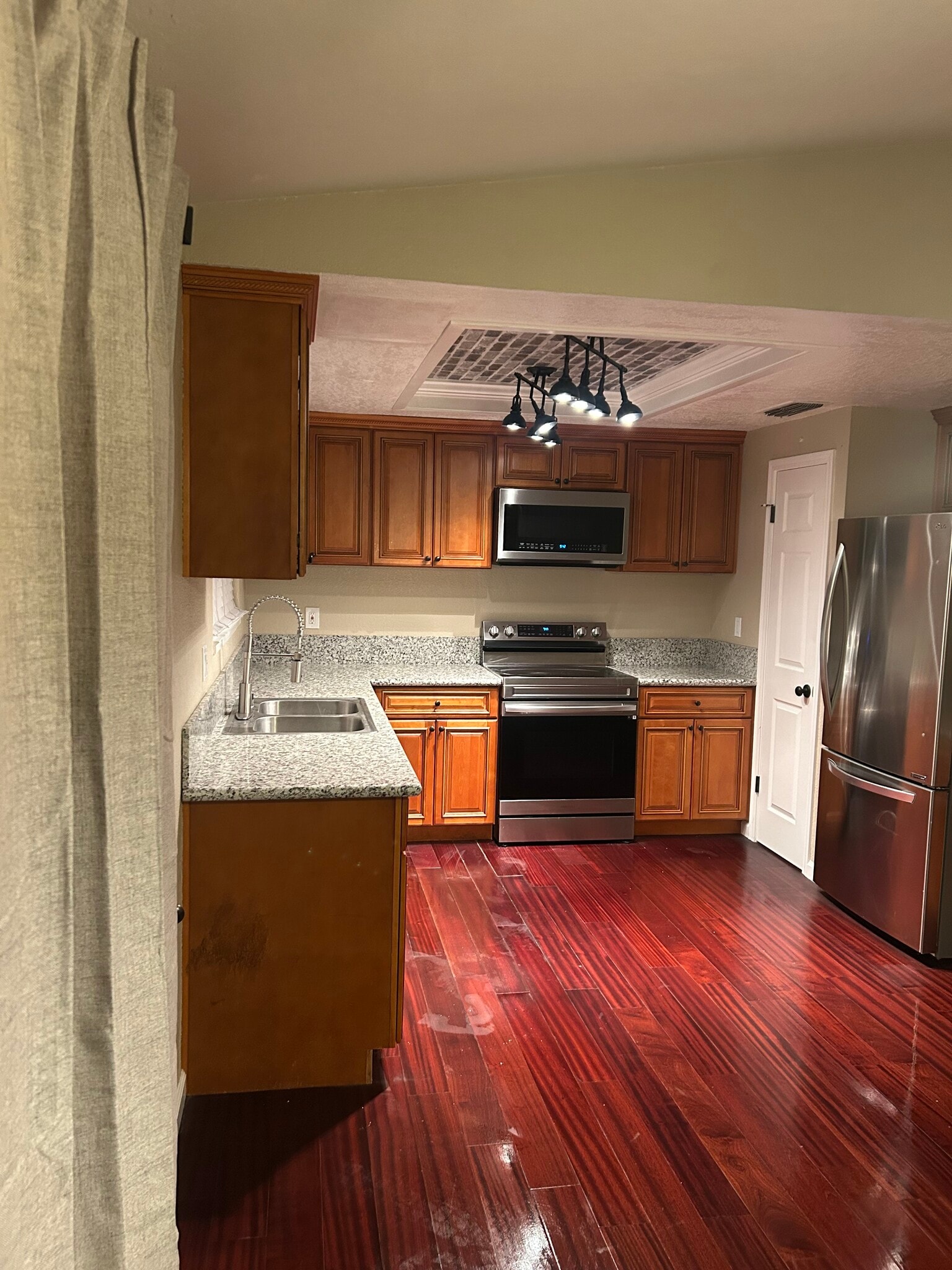 Building Photo - 5200 Roseana Ct