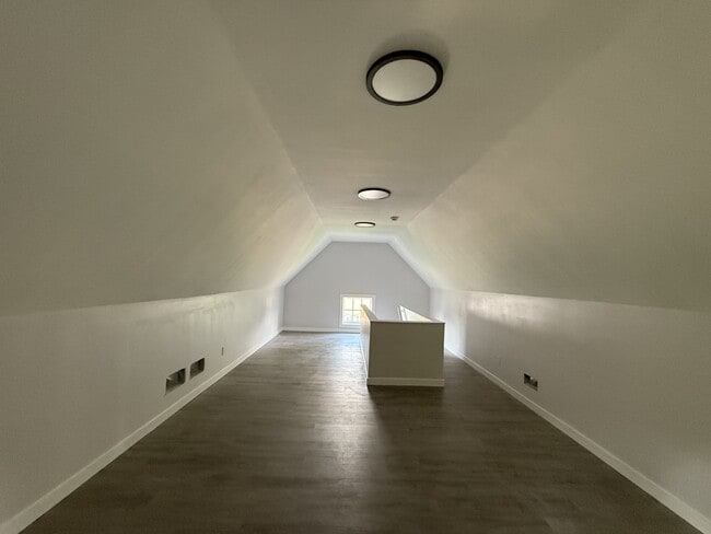 Building Photo - 421 Catherine St