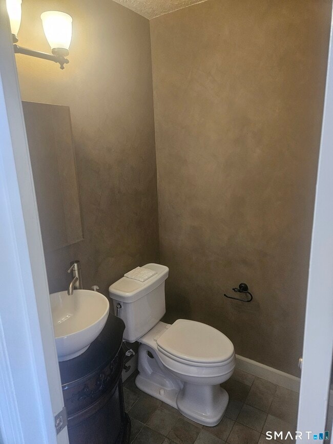 Building Photo - 63 Webb St