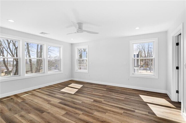 Building Photo - 47 Arnolds Neck Dr