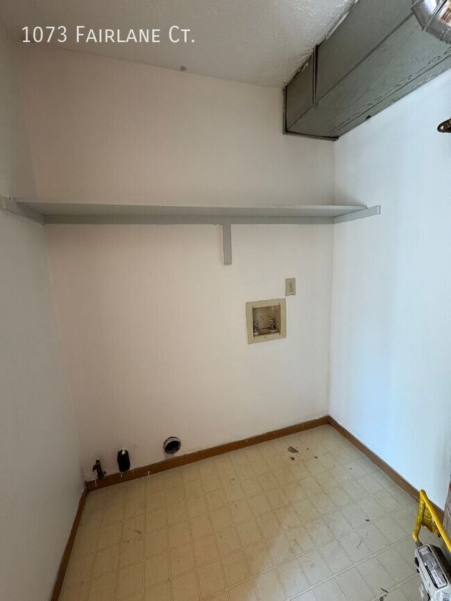 Building Photo - 1073 Fairlane Ct