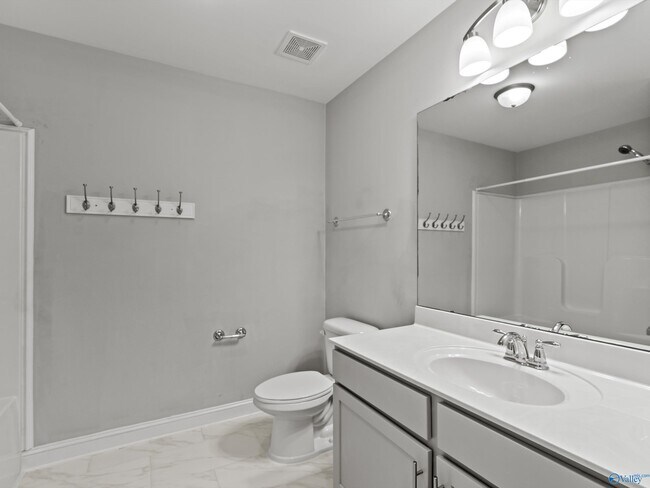 Building Photo - 114 Summer Pointe Ln NW