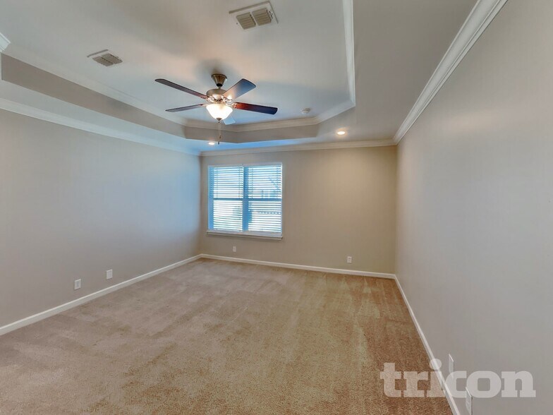 Building Photo - 2043 Shafer Dr