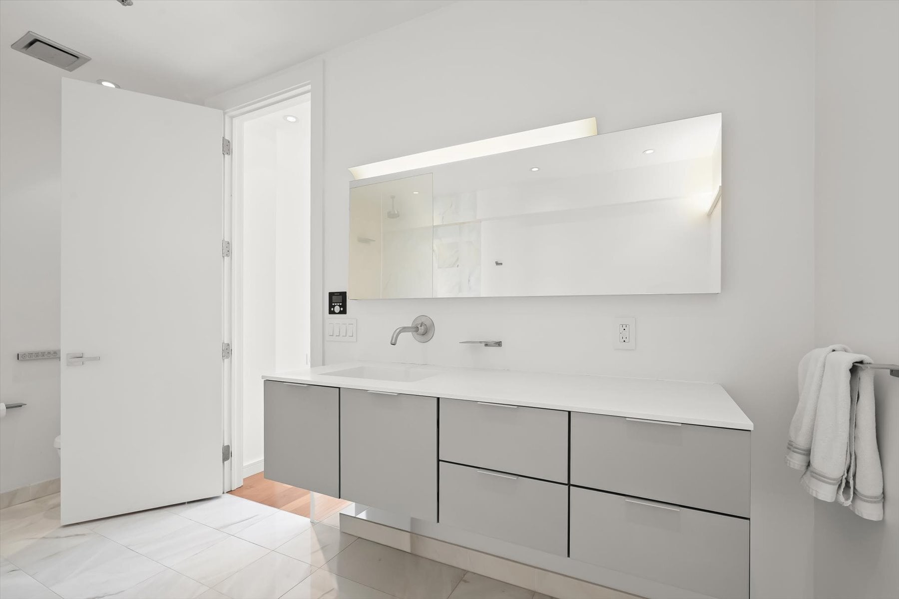 Building Photo - 100 Harborview Dr