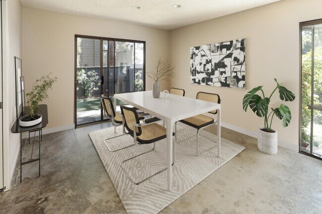 Building Photo - 2439 Sharon Oaks Dr