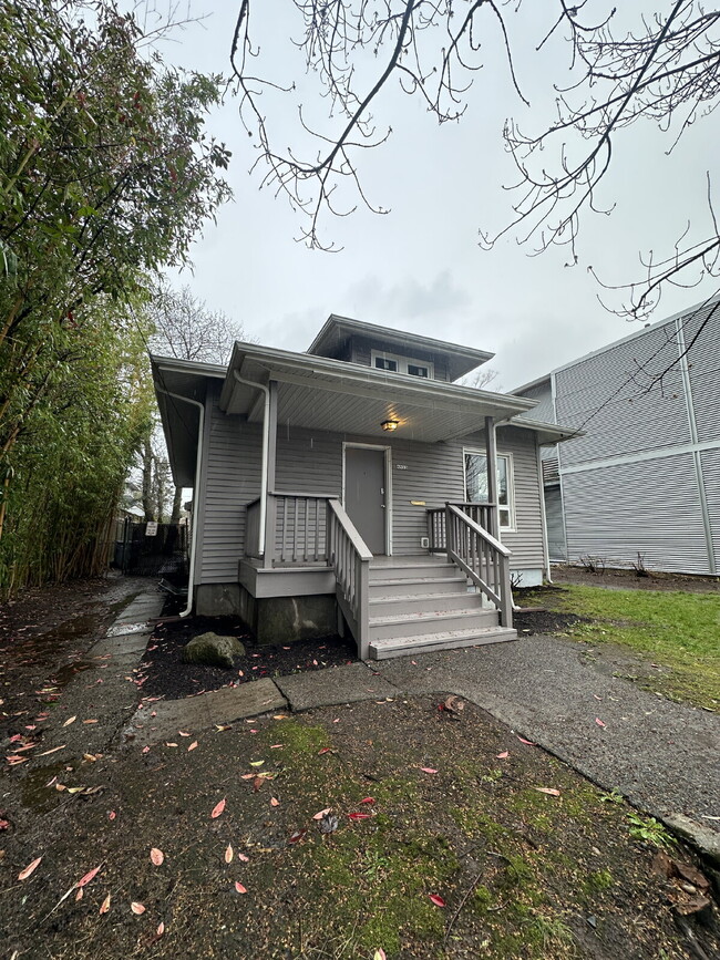 Building Photo - Bungalow with Early 1900 Charm in Heart of...