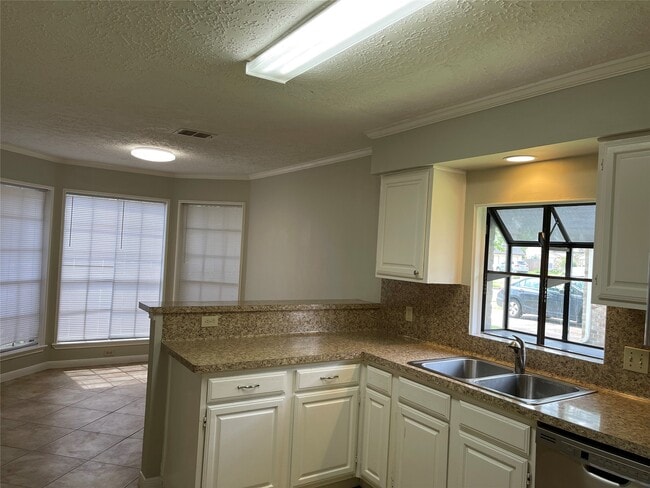 Building Photo - 3118 Redcliff Dr