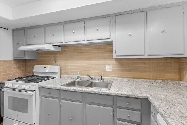 Building Photo - Spacious 3-Bedroom with Private Patio in Westerville