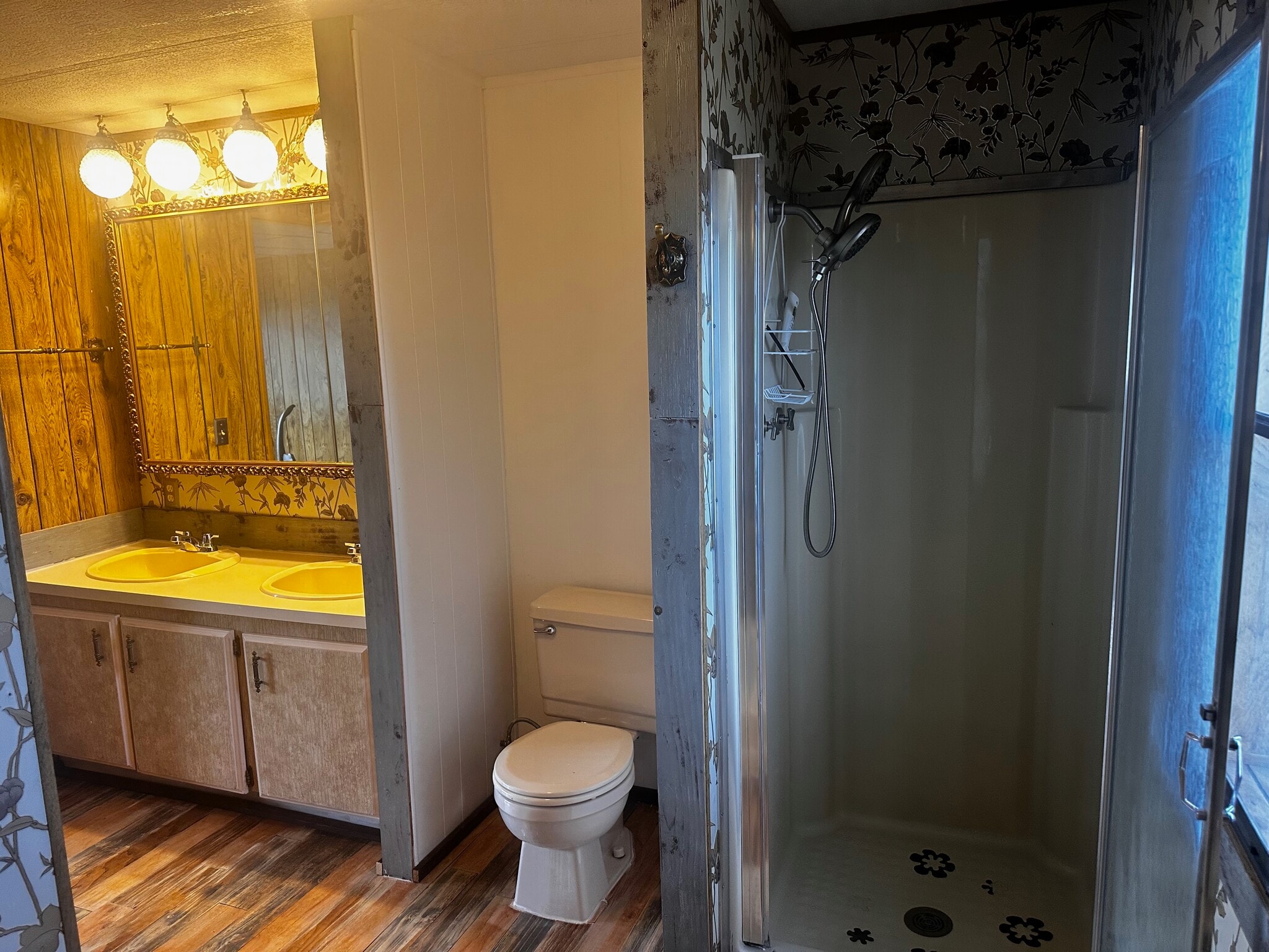 Master Shower and Vanity - 258 County Road 342