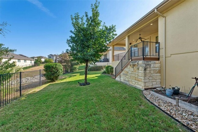 Building Photo - 404 Highland Village Dr