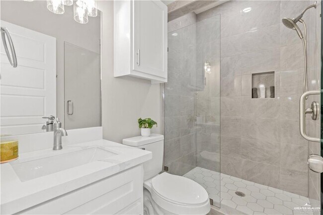 Building Photo - 2713 E Israel Ave