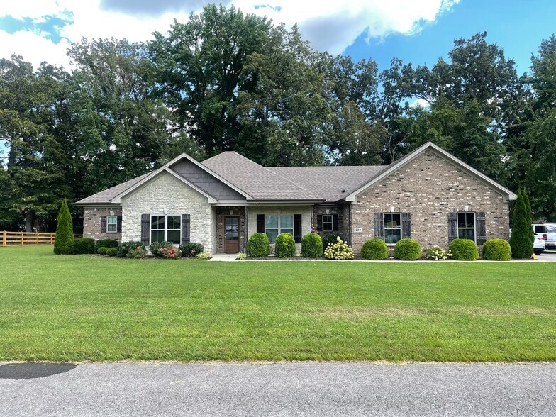 Primary Photo - 202 Poplar St
