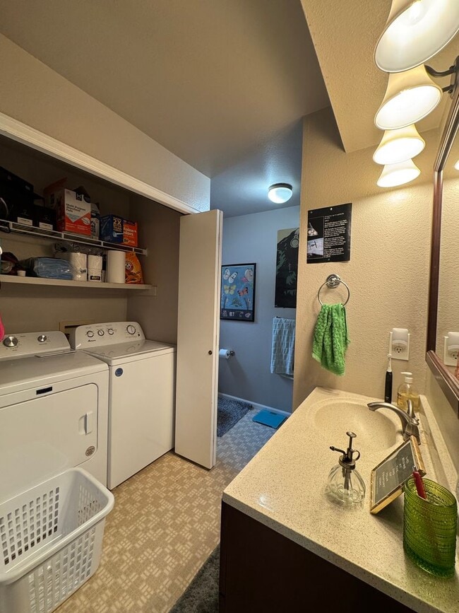 Building Photo - Great House