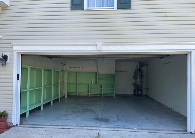Building Photo - 107 Arbor Oaks Dr