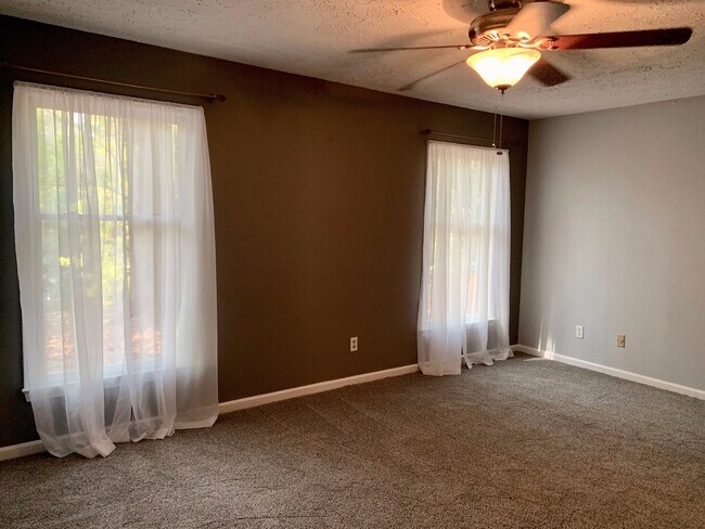Building Photo - 1 Bed | 1 Bath Condo Near Glenwood - Water...