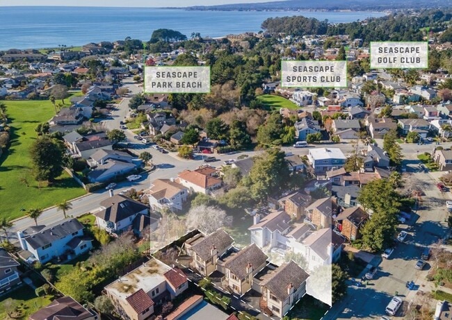 Building Photo - Penasquitas Drive Townhomes