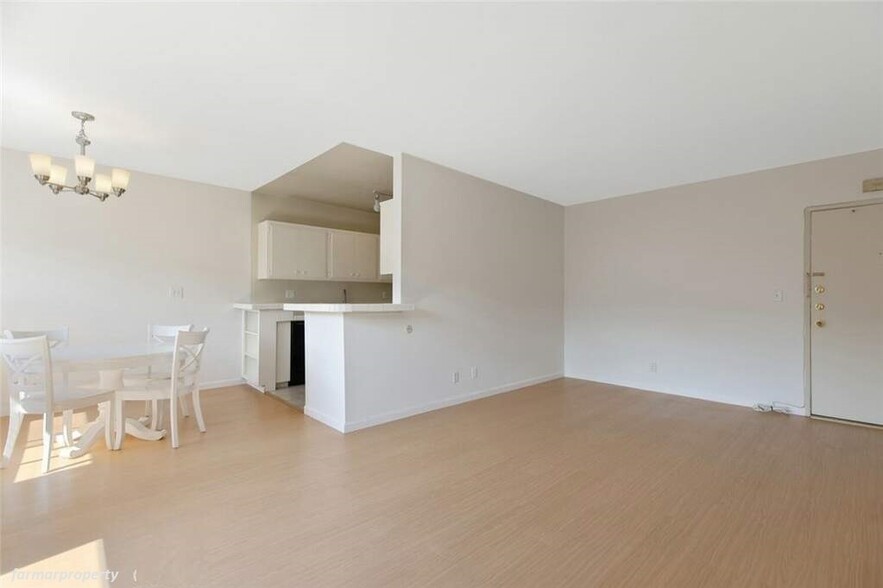 Building Photo - 5349 Newcastle Ave