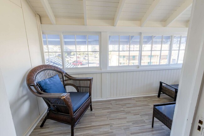 Building Photo - 640 S Columbia St