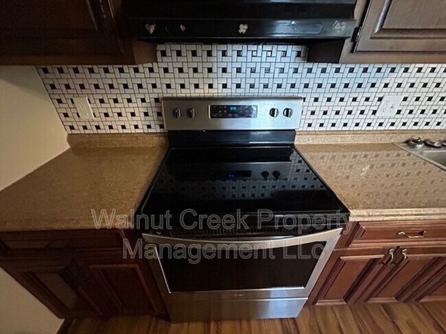 Building Photo - 115 Fox Hill Ln