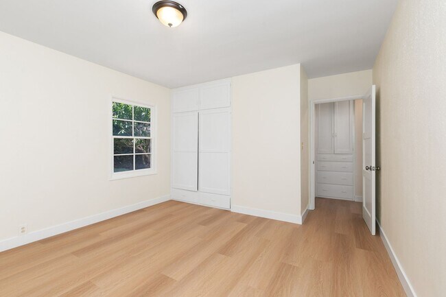 Building Photo - 709 S Ross St