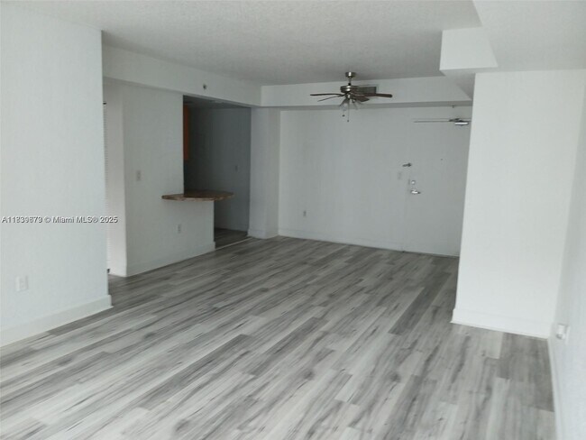 Building Photo - 7501 E Treasure Dr