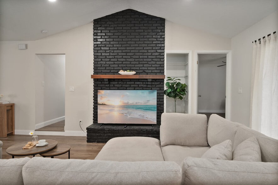 Building Photo - 4520 Lake Gem Cir