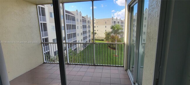 Building Photo - 10710 NW 66th St
