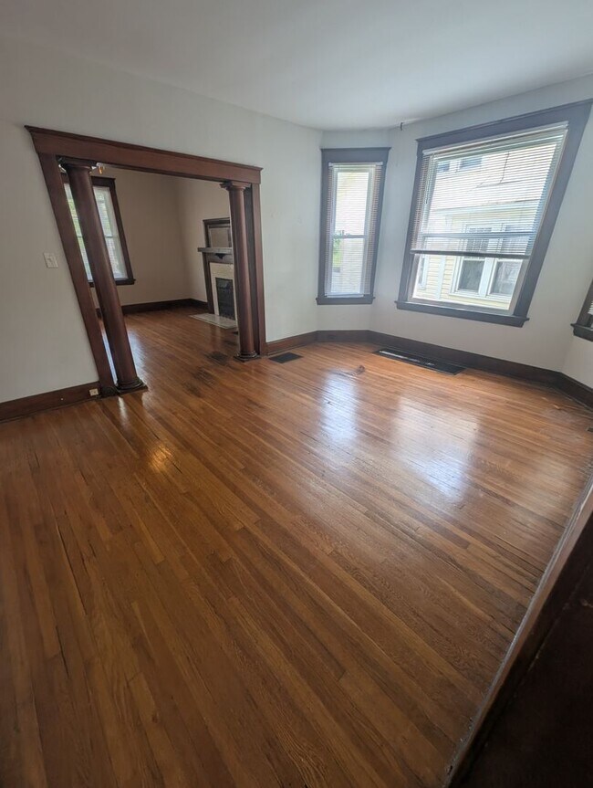 Building Photo - 3111 Linwood Ave
