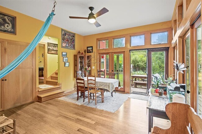 Building Photo - 508 E 38th 1/2 St