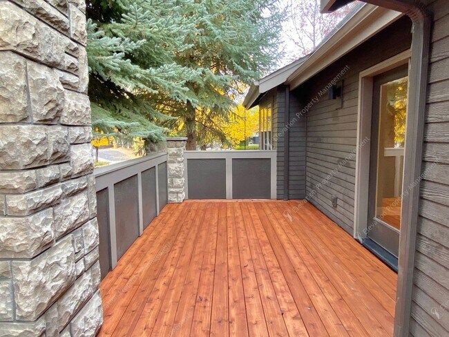 Building Photo - Northwest Crossing Gem! Bonus Office and Family Room