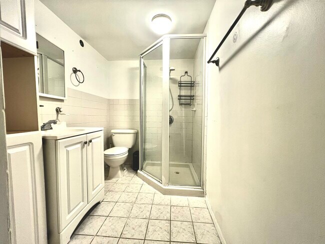 Building Photo - 236 Knickerbocker Rd