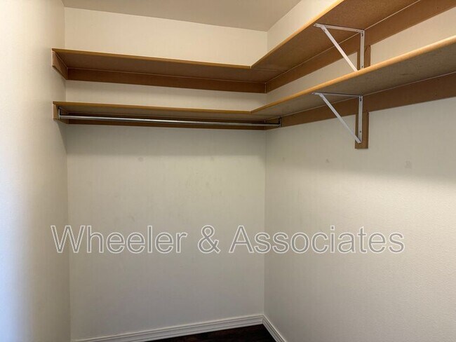 Building Photo - 1584 W Galbraith Ln