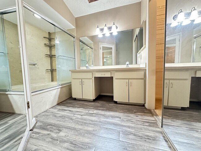 Building Photo - 3023 Silverado Terrace