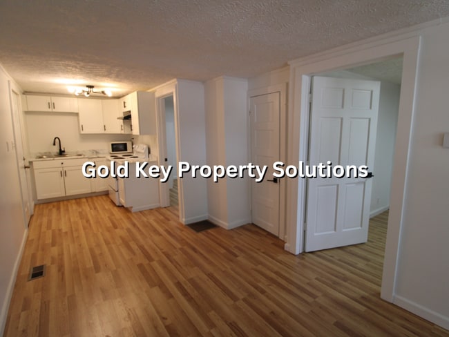Building Photo - Cute 2 BR 1 BA House in Muncie with Fenced...